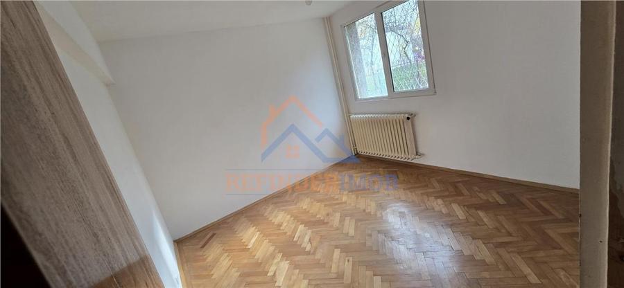 Apartament de vanzare cu 3 camere, zona Titan - 4