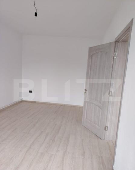 Casa de vanzare, cu 6 camere, 288 mp, zona Voinesti - 14