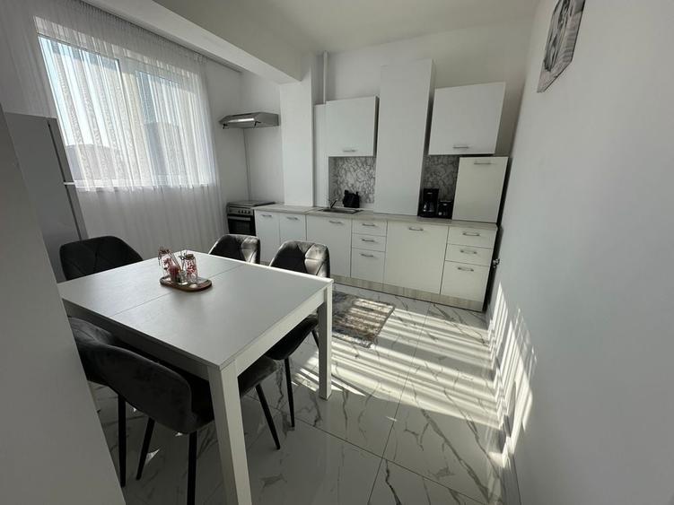 Inchiriez apartament 4 camere - 8