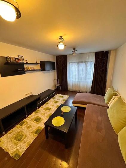 Apartament cu 2 camere decomandat în Micro 21