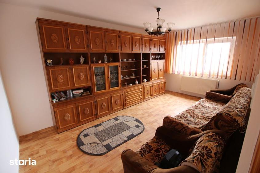 Apartament cu 3 camere decomandat în Micro 17