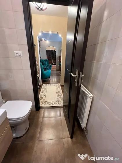 Apartament cu 3 camere semidecomandat în Dărmănești