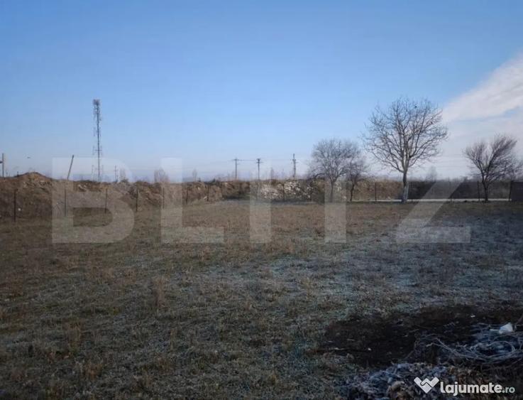 Teren intravilan 1086 mp, stradal, zona Podari - 1