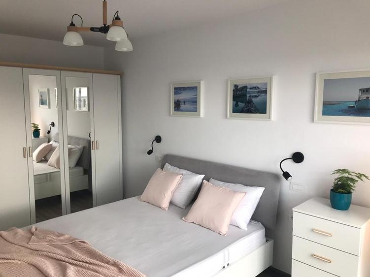 Apartament cu 2 camere decomandat, mobilat în Tractorul