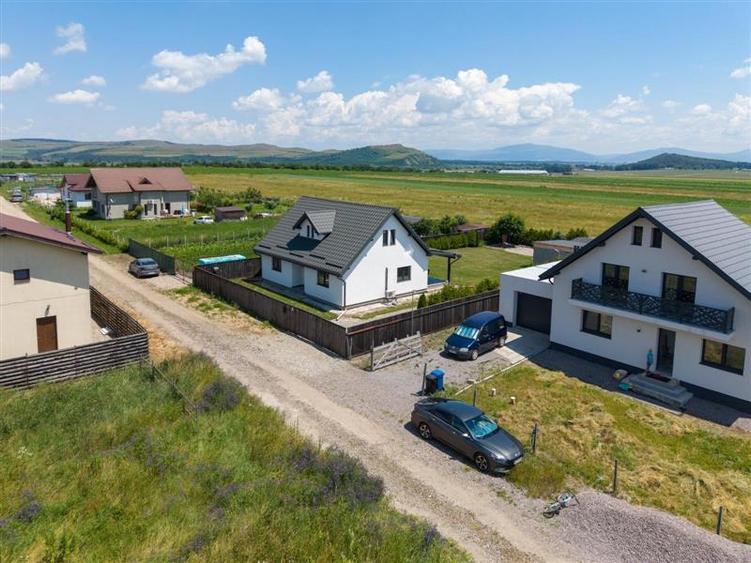 Casă individuală cu 4 camere cu Garaj în Bod