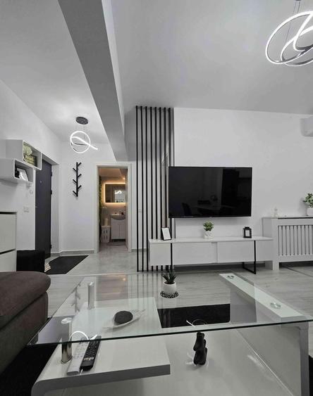 Apartament cu 2 camere semidecomandat, mobilat în Sud