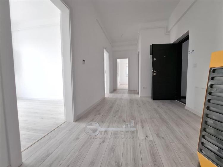Penthouse cu 3 camere decomandat în Galata