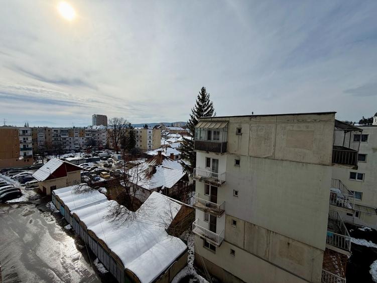 Apartament cu 2 camere decomandat, mobilat în Central