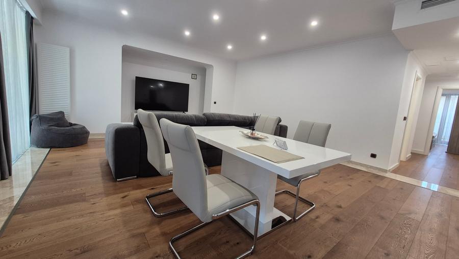Apartament cu 3 camere decomandat în Kiseleff