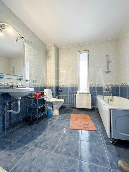 Casă individuală cu 5 camere cu Canalizare în Central