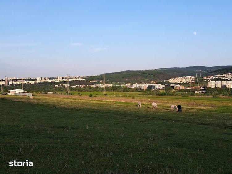 Spațiu comercial, de 2,000 mp, în Florești