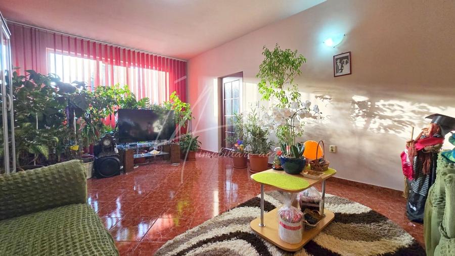 Casă individuală cu 5 camere cu Canalizare în Prelungirea Ghencea