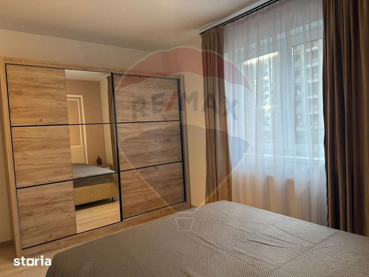 Apartament cu 3 camere decomandat în Tractorul