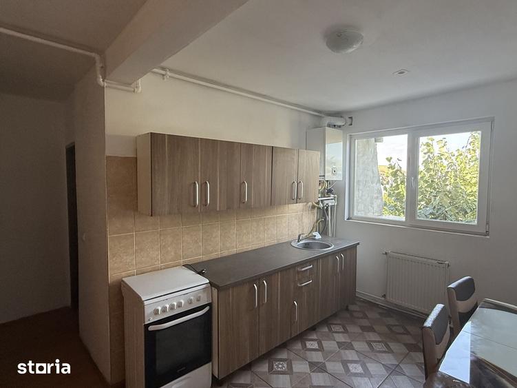 Apartament cu 4 camere decomandat în Est