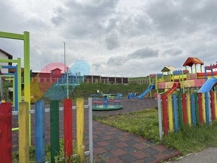 Casă individuală cu 4 camere cu Canalizare în Chinteni