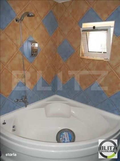 Apartament cu 3 camere semidecomandat în Plopilor