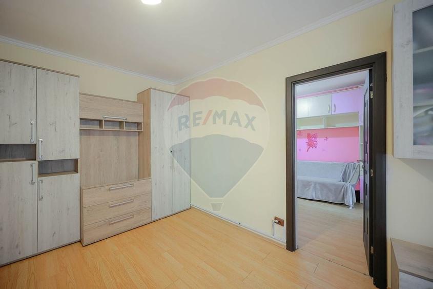 De vânzare apartament cu 3 camere, etajul 1, Strada Borsecului, Oradea - 2
