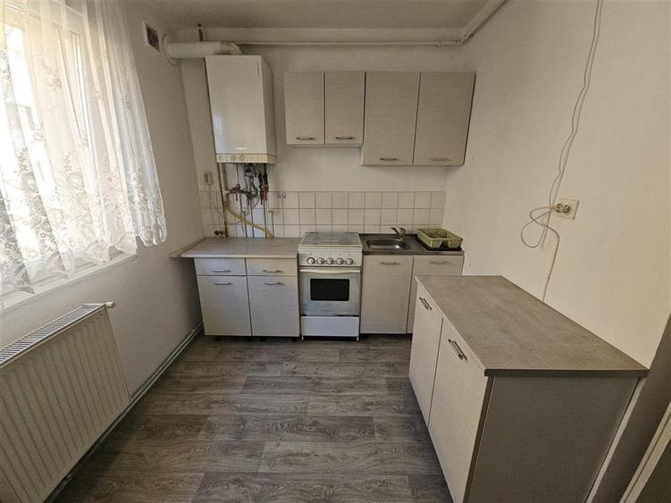 Apartament o camera, decomandat, 41mp, centrala proprie, Dambul Rotund - 1