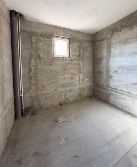 Casă / Vilă cu 8 camere de vânzare în zonă centrală - Urlati - 6