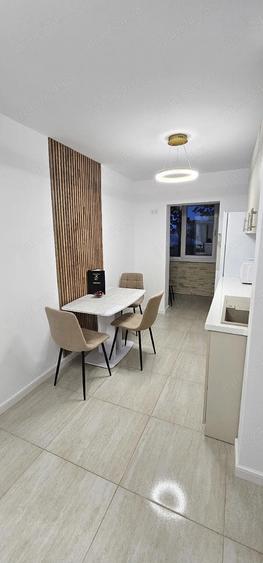inchiriez apartament cu doua cam renovat recent - 3