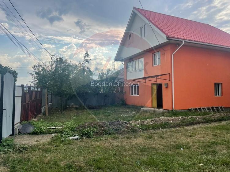 Casa / Vila cu 6 camere de vanzare Leontinesti - Bacau