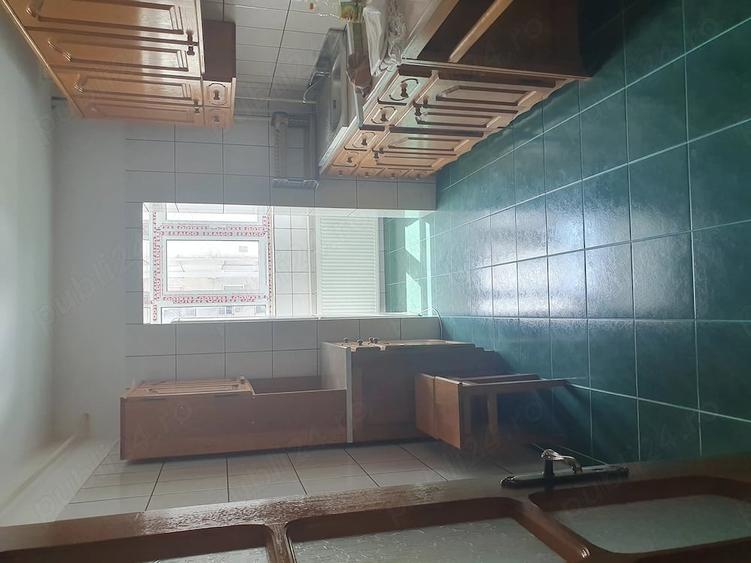 Apartament cu 3 camere semidecomandat în Micro 3