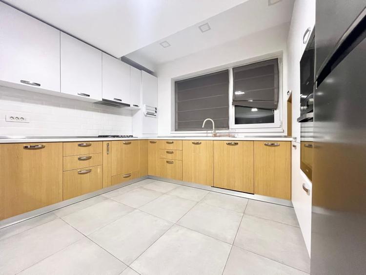 COMPLET MOBILAT / LOC PARCARE /SPATII DEPOZITARE - 8