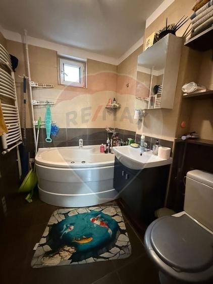 Apartament cu 3 camere de vânzare în zona Lapus - 2