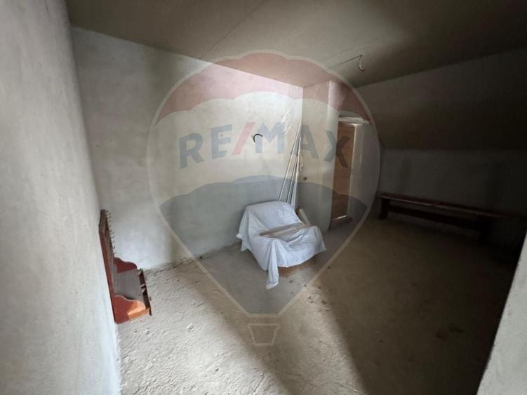 Casă / Vilă cu 6 camere de vânzare în zona Darmanesti - 38