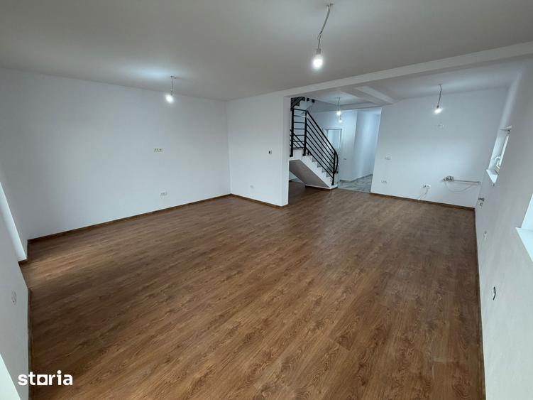 Casă cu 4 camere cu Teren 350 Mp în Săcălaz