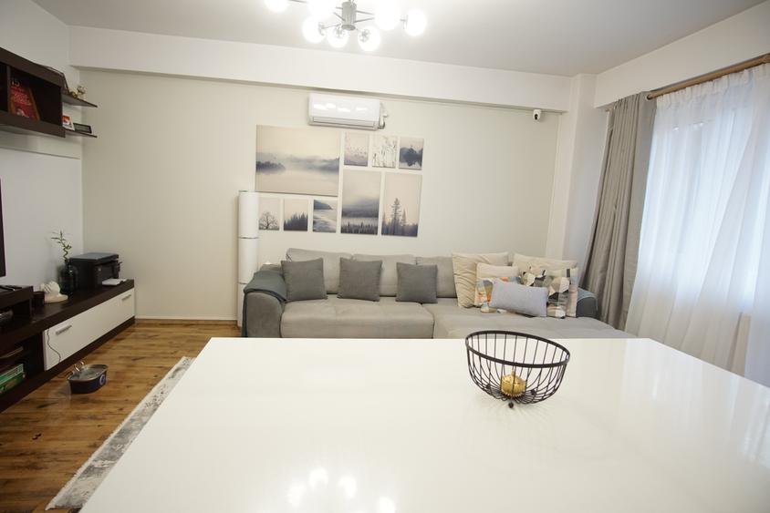 Apartament cu 3 camere decomandat în Fundeni
