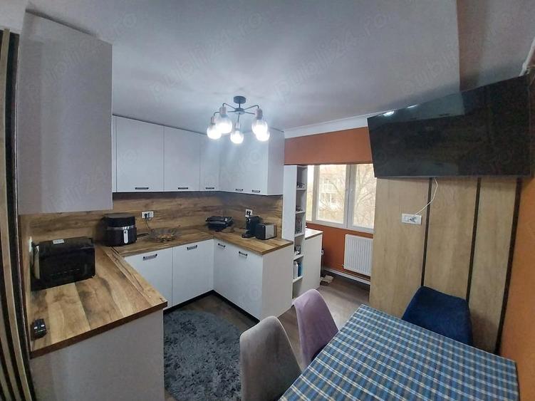 Proprietar, vand apartament 3 camere, decomandat, zona Dambovita - 8