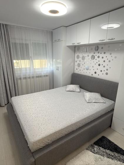 Apartament cu 3 camere decomandat în Exterior Vest