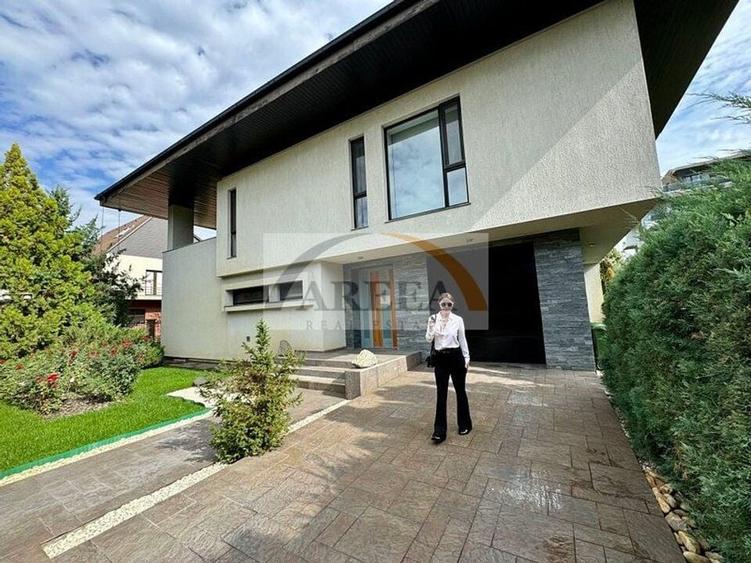 Vila lux de vanzare in cel mai dorit complex din Erou Iancu Nicolae-locatie rara - 1