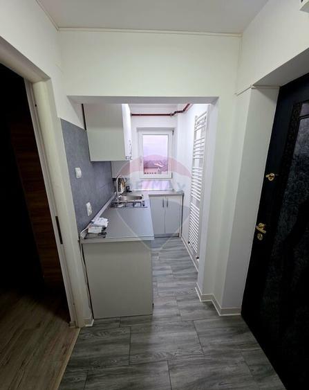 Apartament cu 1 camere de vanzare in zona 1 Mai - 9