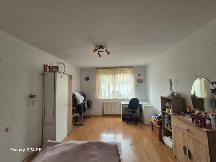 De vânzare – Apartament cu 4 camere | 80 mp | Parter înalt | Boxă + Parcare | Zo - 8