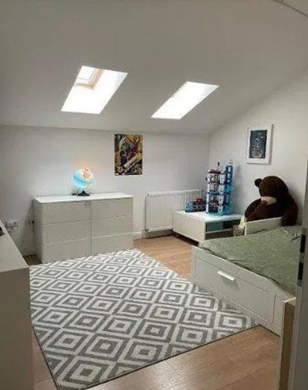 Apartament cu 4 camere decomandat în Florești