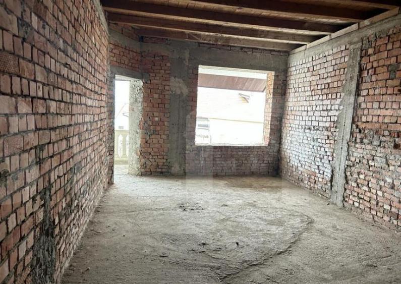 Casa spa?ioasa cu poten?ial imens in inima ora?ulu - 15