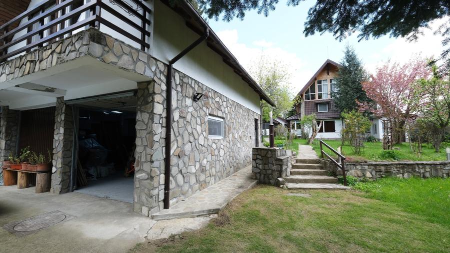 Vanzare 2 vile noi, mari superbe si 1905 mp teren la munte in Cheia Prahova - 3