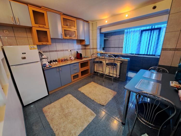 Ultracentral Târgoviște,  vânzare apartament 4camere/2balcoane - 3