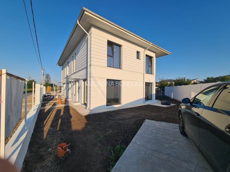 Otopeni-Casa in Triplex