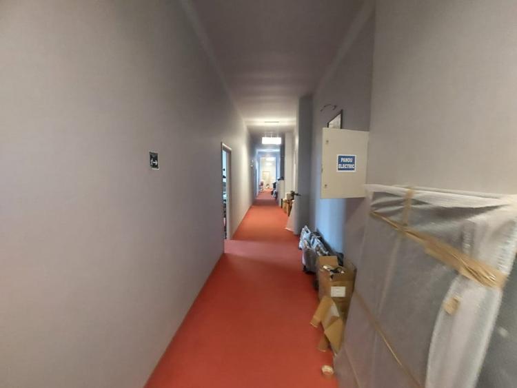 Delfinariu, spatiu 289 mp., ideal birouri/sali de curs etc., parcare - 5