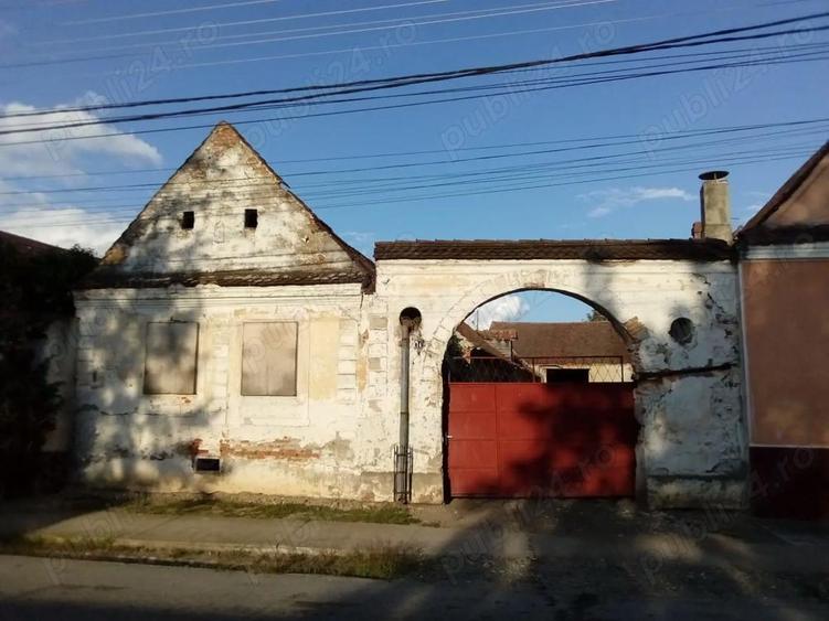 Casa tradi?ionala saseasca + teren mare in centru comunei Halchiu - 2