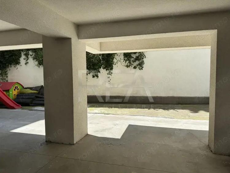 Locuri de parcare Str. Petru Rare? 13 - zona Victoriei - 2