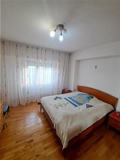 3 camere decomandat, centrala termica, etaj intermediar aproape de Complexul Stu - 3