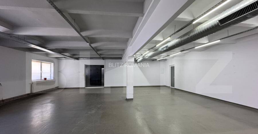 Hala pe parter cu birouri, 676 mp, acces tir, parcare, Bari