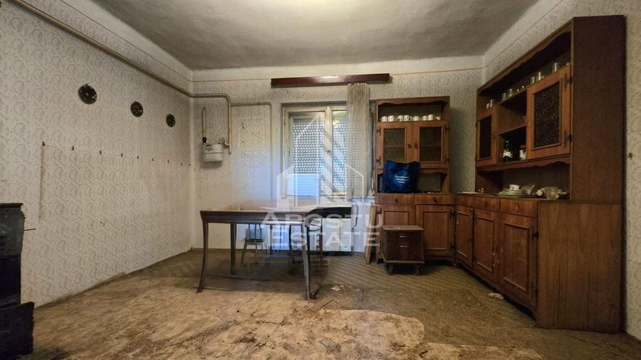 Casa cu 2 camere ,2337 mp in Battonya - 1