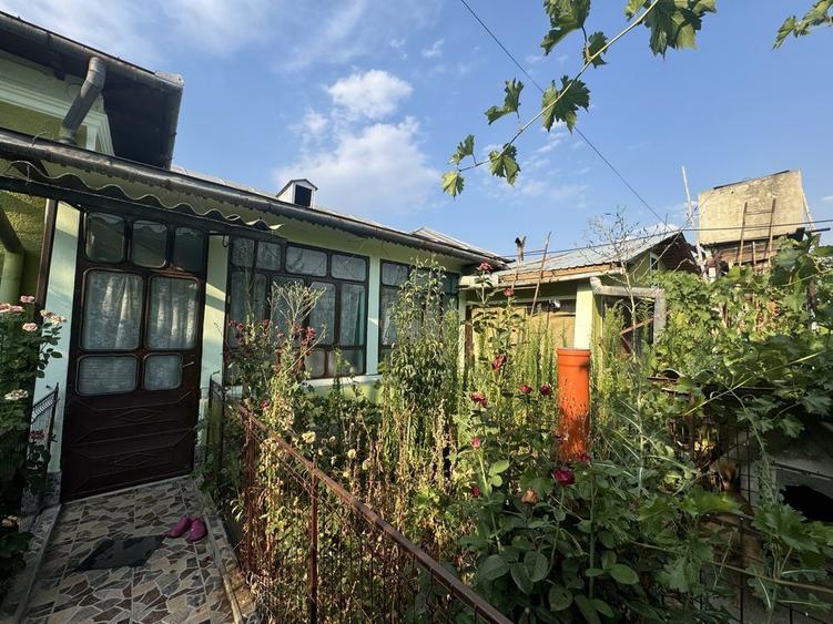 Casa de vanzare comuna Peretu zona centrala - 4