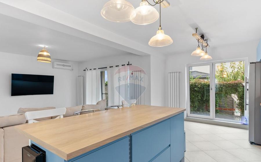 VANZARE Casa / Vila moderna cu 4 camere si curte Dragom... - 16