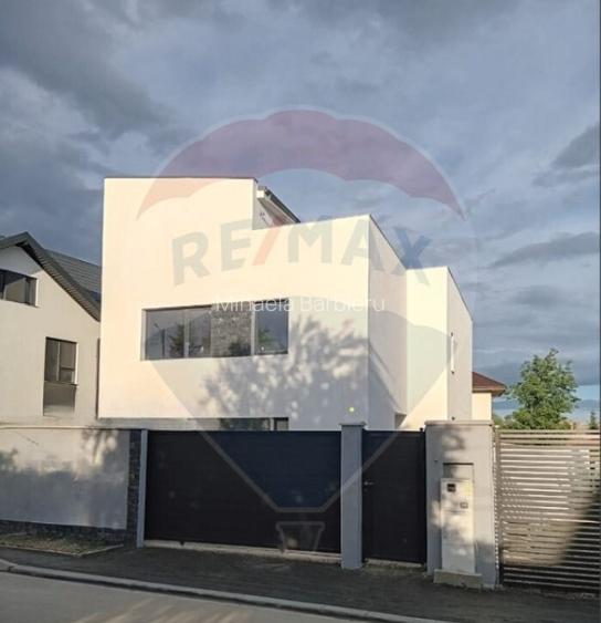 Vila de lux cu 6 camere in Mogo?oaia - rafinament, conf...